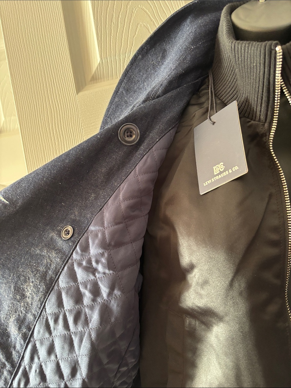 NWT Levi’s Jean Jacket with Detachable Vest - Picture 3 of 11